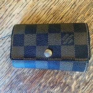 *RESERVED* Louis Vuitton Key 6 Holder Damier Ebene